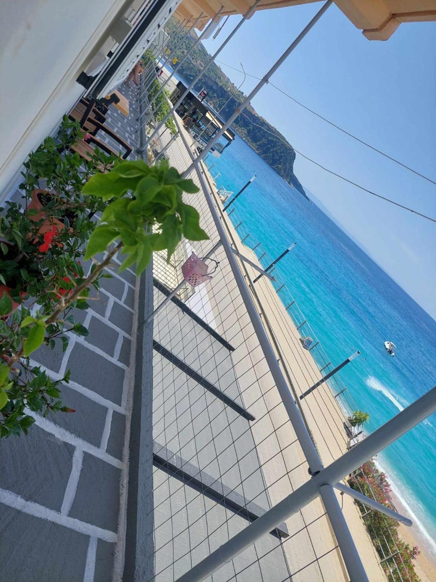 Veronika'S Apartment Himare Eksteriør bilde